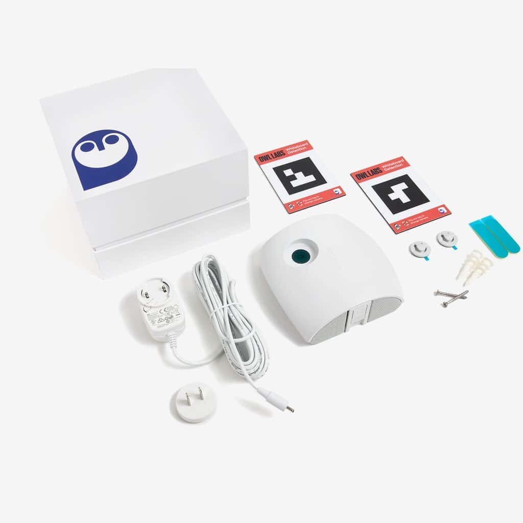 Webcam et accessoires pour les configurations professionnelles de visioconférence et de diffusion en direct.