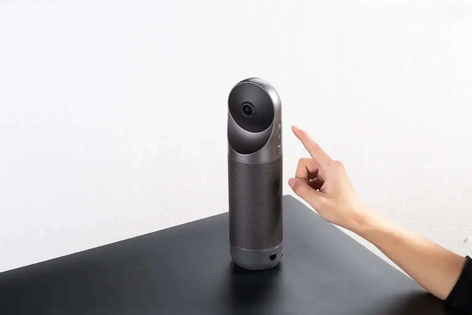 Webcam with touchscreen control and sleek design.
